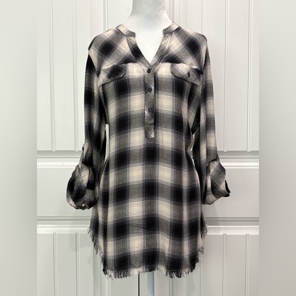 Hester & Orchard Tops - Hester & Orchard Plaid Button-Up Shirt Size M